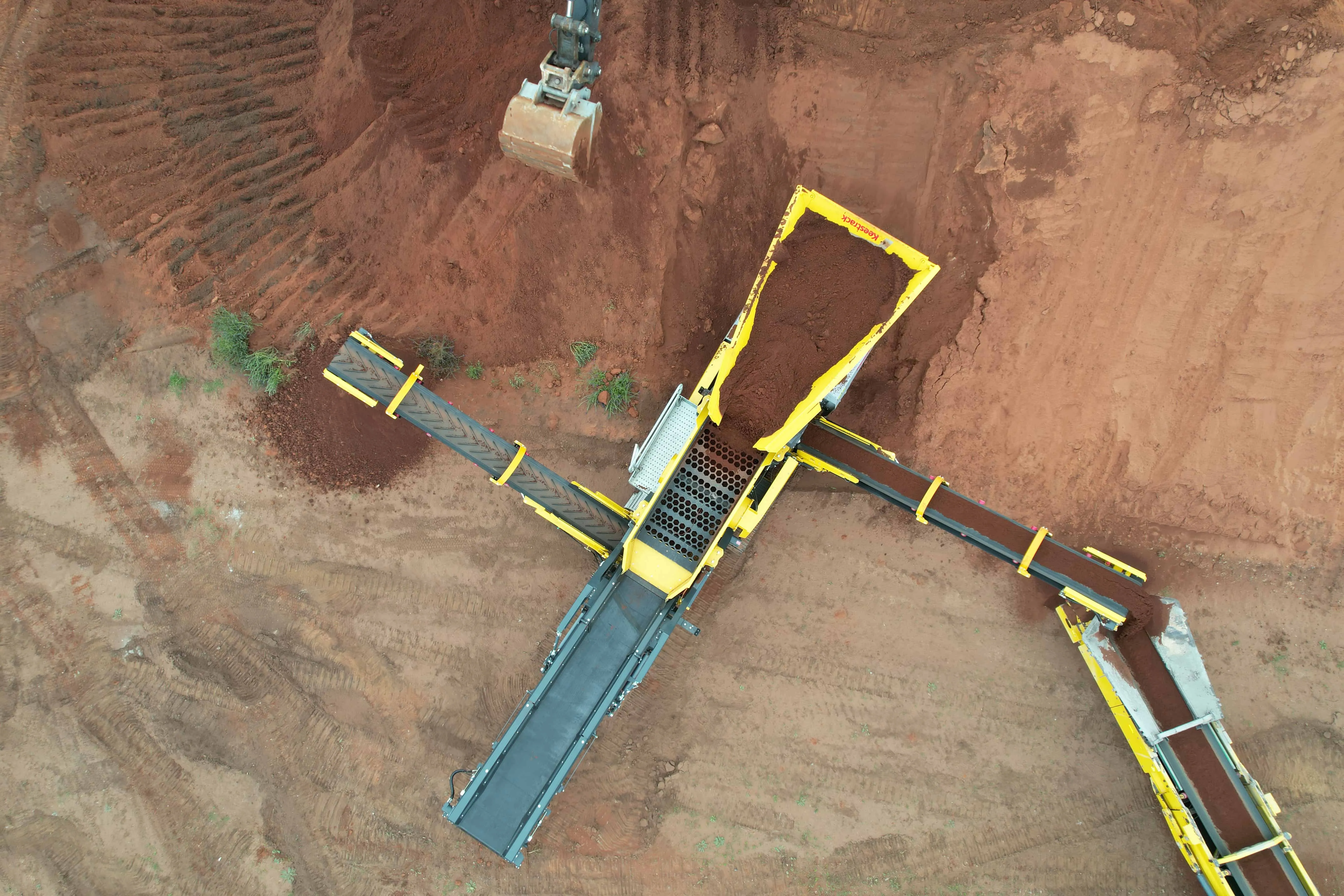 Aerial view of an excavator feeding the screening plant