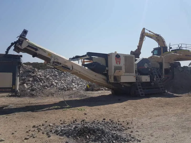 Tracked jaw crusher available for hire