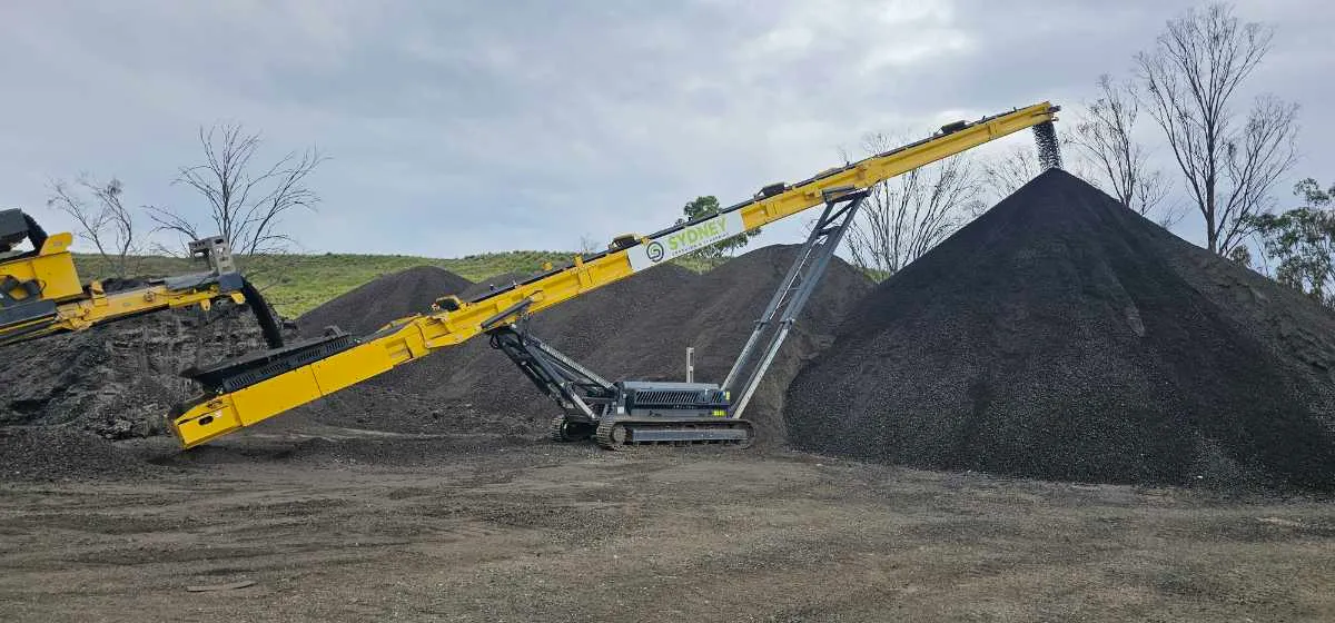 Tracked conveyor stacker available for hire